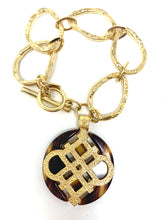 Load image into Gallery viewer, Chunky Golden Chain Bracelet With Large Tortoise Shell Charm
