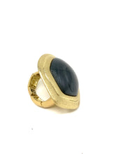 Load image into Gallery viewer, Black Stone Abstract Golden Ring
